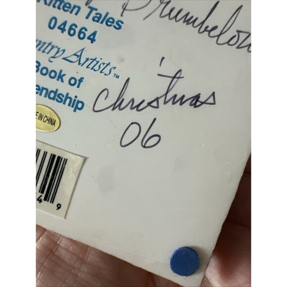 A Country Artist Kitten Tales Book of Friendship Cat Figurine CA04664 - Picture 9 of 9